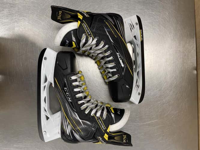 New Senior CCM Ultra Tacks Hockey Skates Regular Width Size 10