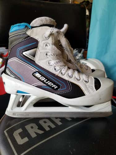 Junior Bauer Reactor 5000 Goalie Skates Regular Width Size 2 (US shoe size 3)