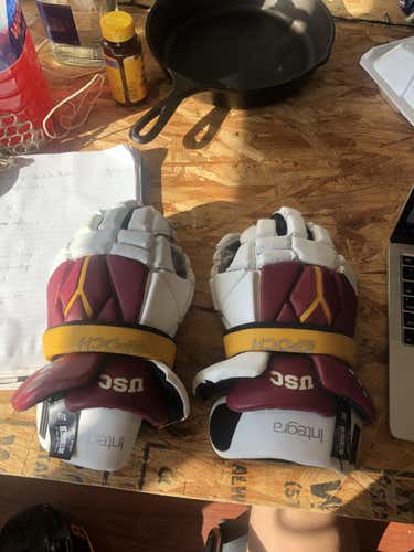 Used USC Epoch Integra Lacrosse Gloves 13"