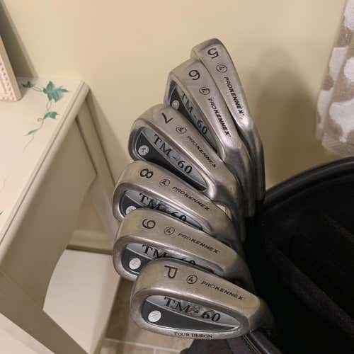 Men's Right Handed Prokennx Regular Flex Graphite Shaft Iron Set. P-5i