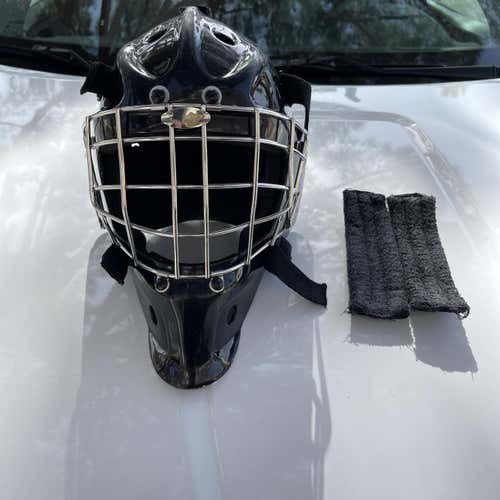 Black Senior Bauer Profile 960 Goalie Mask