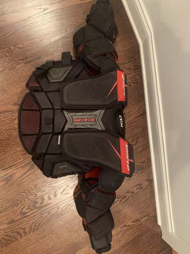 New Senior Medium CCM Extreme Flex Shield Pro Stock Chest and Arm Protector