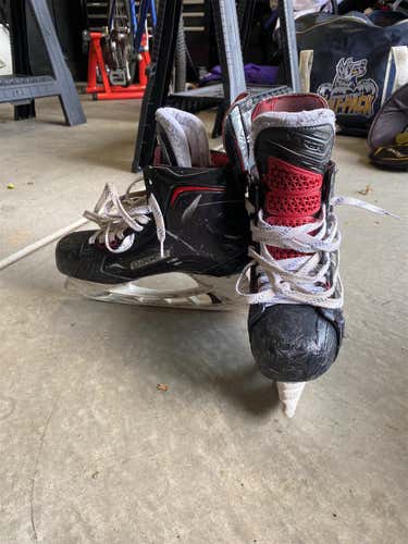Senior Bauer Vapor 1X Regular Width  Size 8 Hockey Skates