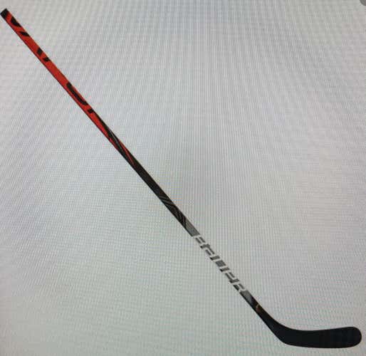 New Senior Right Handed Bauer Vapor Flylite Hockey Stick: 77 Flex, Curve: P92M, Lie 6