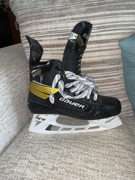 Senior Bauer Ultrasonic Regular Width Size 7 Hockey Skates