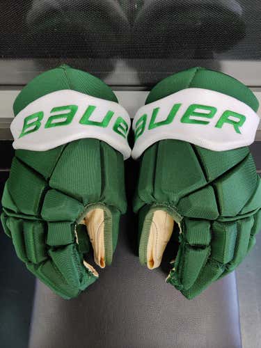 New Bauer Vapor Team Gloves Multiple Colors and Sizes