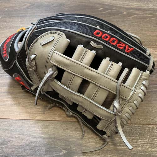 Wilson A2000 13.5” Baseball / Softball Glove RHT