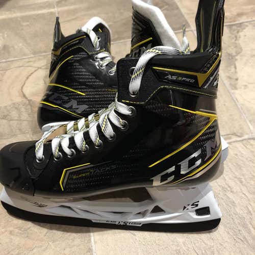 Senior CCM Super Tacks AS3 Pro Regular Width  Size 9 Hockey Skates