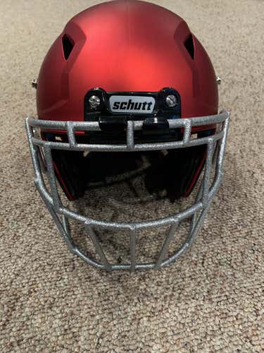 New Large Schutt Vengeance Z10 Helmet