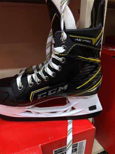 Junior CCM As3 Pro Extra Wide Width Size 4 Hockey Skates