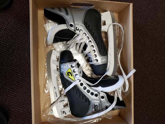 New Graf Supra 735 Skates 6.5 D