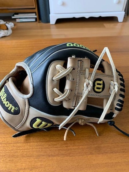 Black & Blonde Used High School/College Wilson Right Hand Throw Infield A2000 Baseball Glove 11.5"