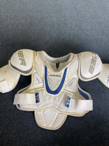 Junior Large Bauer Nexus 6000  Shoulder Pads