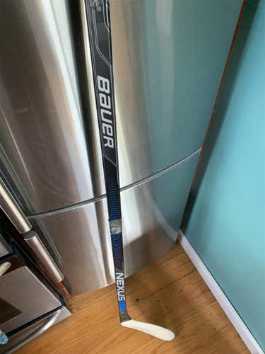 Senior Left Hand Nexus 1N Mid Pattern Non-Grip Hockey Stick