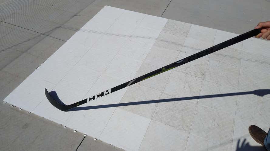 Like-new Intermediate CCM RibCor Titanium Left Hand Hockey Stick, Crosby P29, 65 flex grip