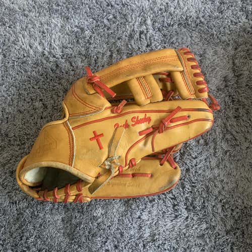 Used Right Hand Throw Signiture Series 11.75" Baseball Glove