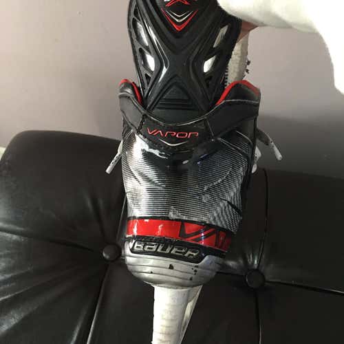 Used Junior Bauer Vapor 2X Pro Regular Width  Size 4.5 Hockey Skates