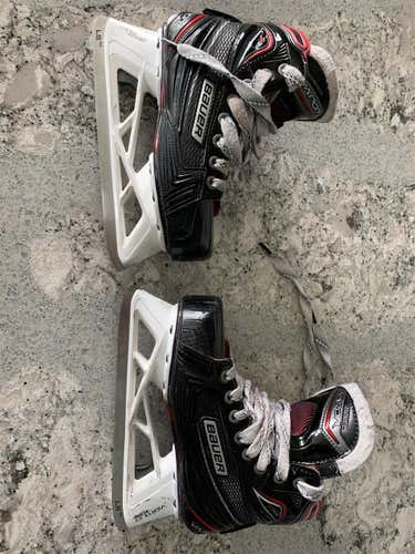Junior Bauer vapor x900 Size 2 Hockey Goalie Skates