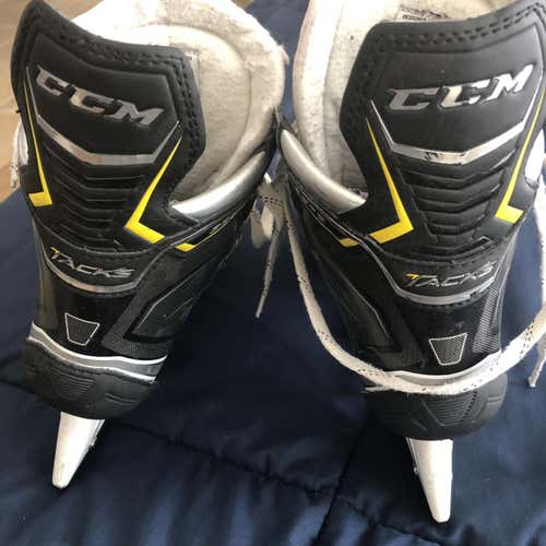 Junior CCM Tacks 9070 Size 7.5 Hockey Skates