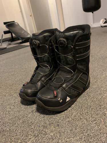 K2 Snowboarding Boots - Black With Red Splatter - Size US Men’s 7