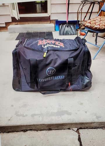 (BRAND NEW) Warrior lacrosse Bag Denver with wheels