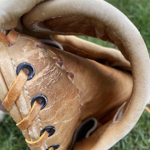 Brown Adult Right Hand Throw 12.5" Baseball Glove