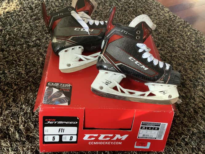Used Junior CCM JetSpeed FT1 Hockey Skates Size 5