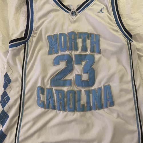 White UNC Jordan Adult Large Air Jordan Jersey