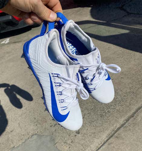 White Unisex Molded Cleats Low Cut