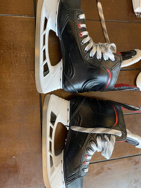Used Youth Bauer Vapor X500 Hockey Skates Size 5