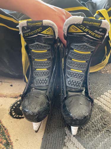 Senior Bauer 2sPro Regular Width Size 8.5 Hockey Skates