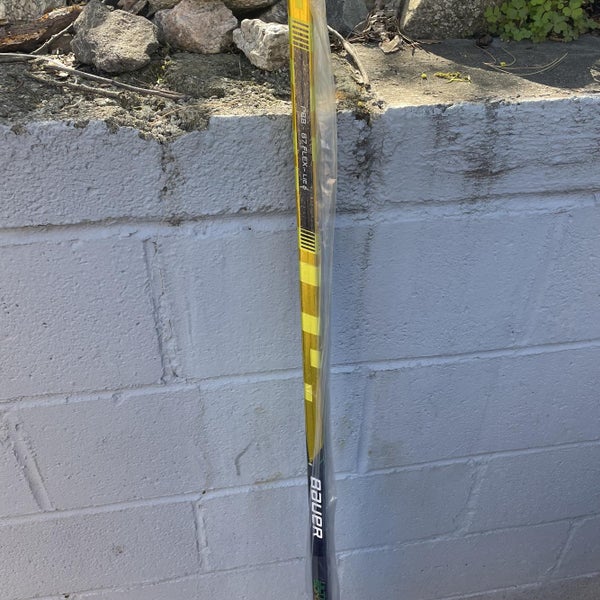 Senior Right Handed Supreme Ultra Sonic Toe Pattern Pro Stock Hockey Stick