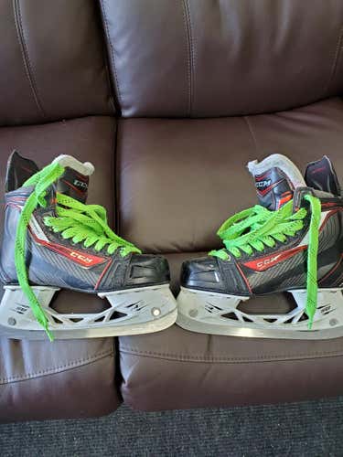 Used Junior CCM JetSpeed 290 Hockey Skates Extra Wide Width Size 4.5