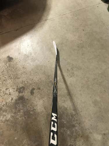 Senior Right Handed Super Tacks 2.0 Toe Pattern Pro Stock Hockey Stick