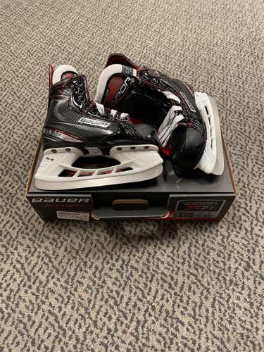Youth Bauer Vapor X2.7 Regular Width Size 11 Hockey Skates