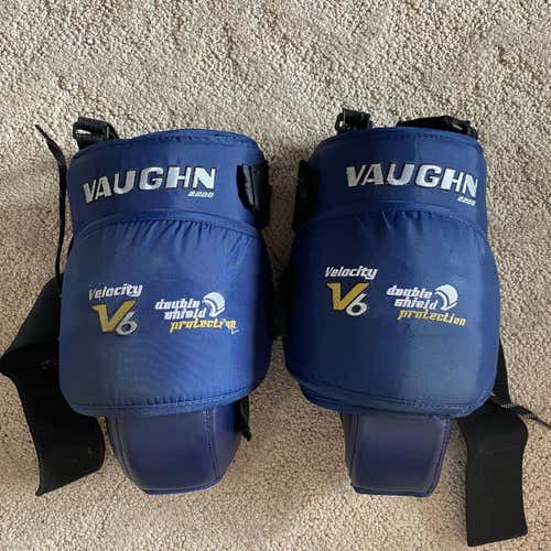 USED VAUGHN 2200 VELOCITY 6 KNEE & THIGH GUARD - SENIOR