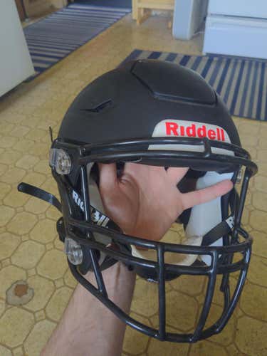 Large matte black Riddell Speedflex Helmet