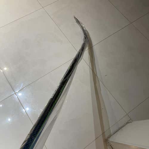 Bauer Nexus Geo P28 77 Flex Right Hockey Stick