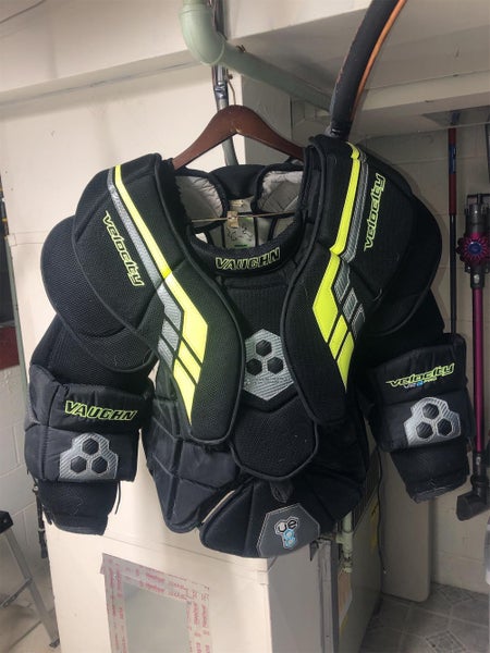 Senior Medium Vaughn Velocity VE8 Pro Goalie Chest Protector