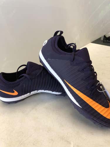 *new* Nike Senior 10 Cleat Soccer Turf Shoes