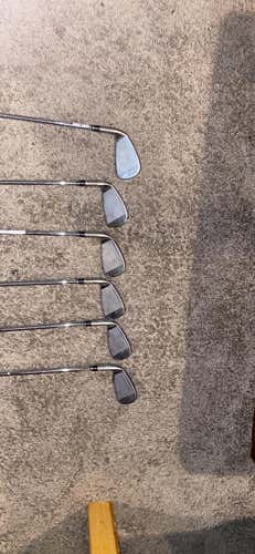 Men's Right Handed D300 Iron Set