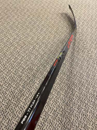 Senior Right Handed Vapor FlyLite P88 77 FlexHockey Stick