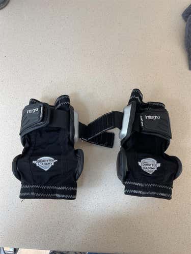Used Medium Epoch Integra Arm Pads