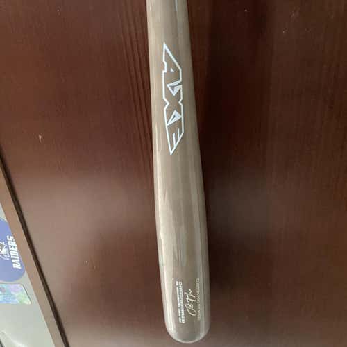 Used AXE Maple 33" Bat MB50 MVP