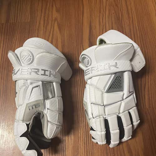 Maverik M5 Glove like New