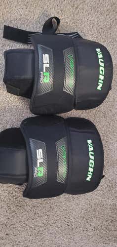 New w/o tags - Vaughn Sr SLR pro knee guards