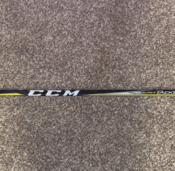 Senior Right Handed Super Tacks 2.0 Toe Pattern Hockey Stick
