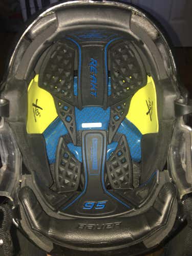 Black New Large Bauer Re-Akt 95 Helmet