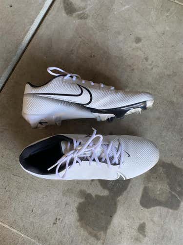 White Men's Molded Cleats Low Cut