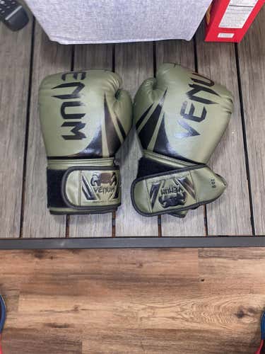 New Venom Boxing Gloves 8oz